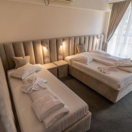 Camere De Inchiriat Elisei Temesvár Kültér fotó