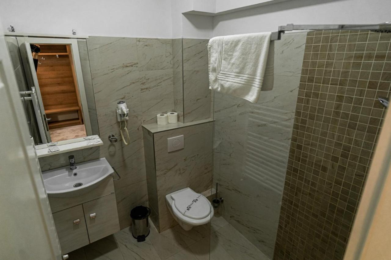 Camere De Inchiriat Elisei Temesvár Kültér fotó